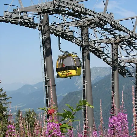Haus Mary Russbach am Pass Gschütt