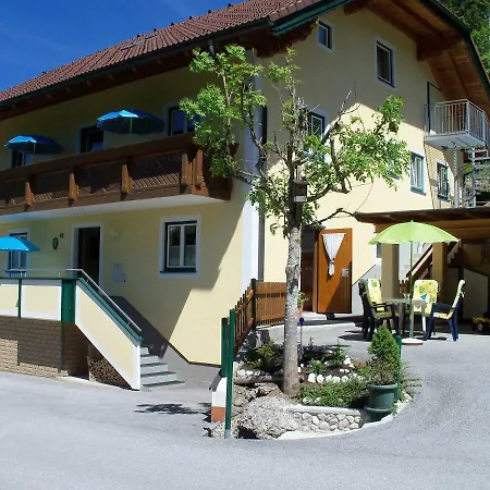 Haus Mary Daire Russbach am Pass Gschütt